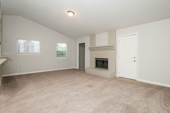 Building Photo - 2730 Bear Springs Dr