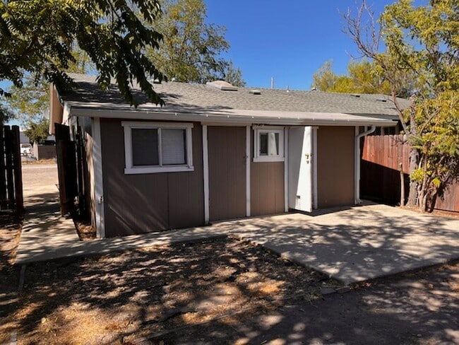 Building Photo - 2 Bedroom, 1 Bath Duplex