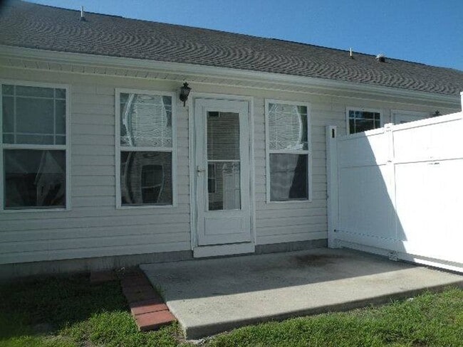 Building Photo - Beautiful Duplex Home near Cherry Point