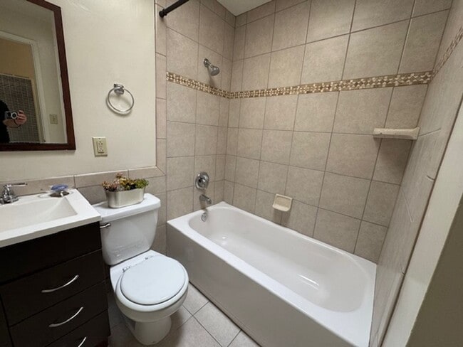 Building Photo - Charming 3-Bedroom Home for Rent in Serra ...