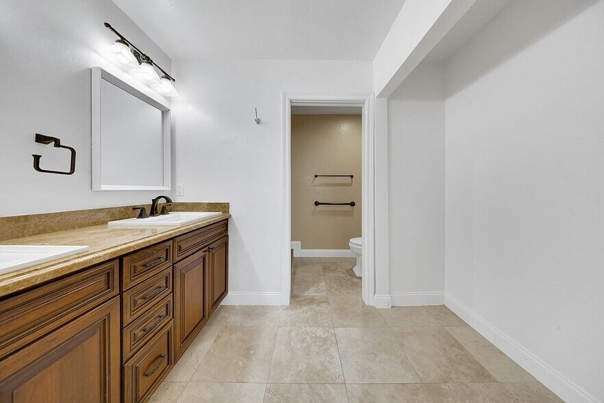 Building Photo - 7750 Perlite Ct