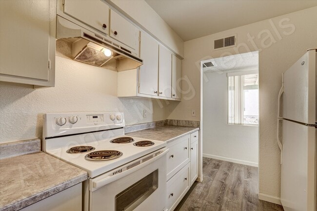 Building Photo - SAND870