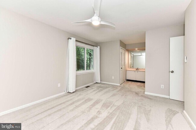 Building Photo - 12231 Westwood Hills Dr