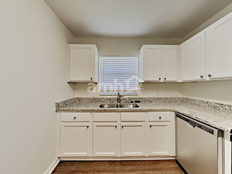 Building Photo - 1305 Cinda Ct