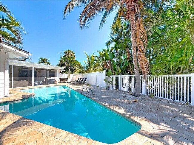Building Photo - 25 Island Dr