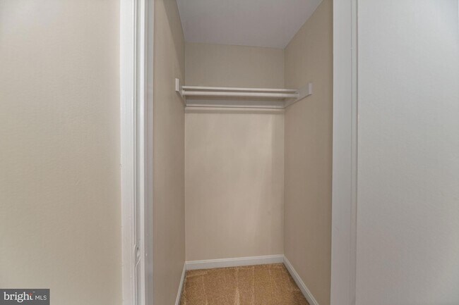 Building Photo - 1817 Queens Ln