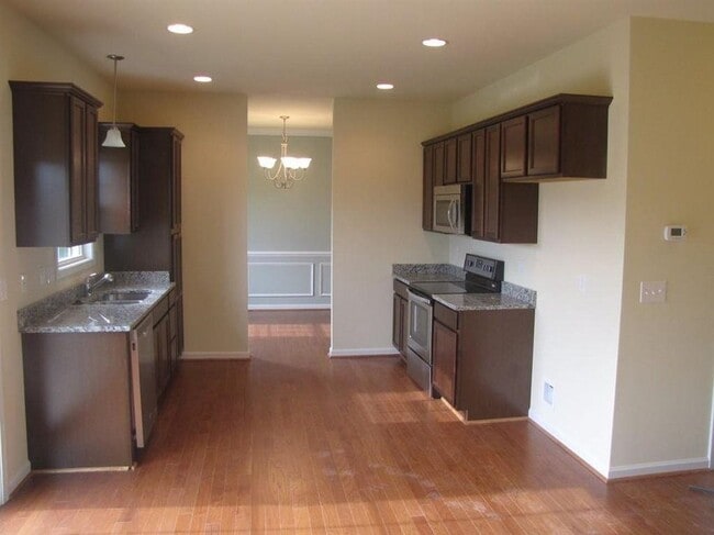 Building Photo - 203 Winnbrook St