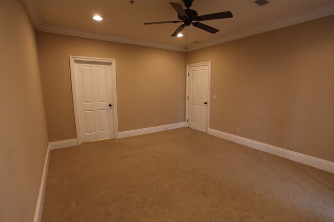 Building Photo - Downtown Auburn Luxury Living – Steps from...