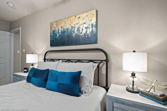 Building Photo - 5017-5019 S 28th St