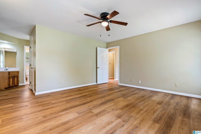 Building Photo - 5100 Weatherford Dr
