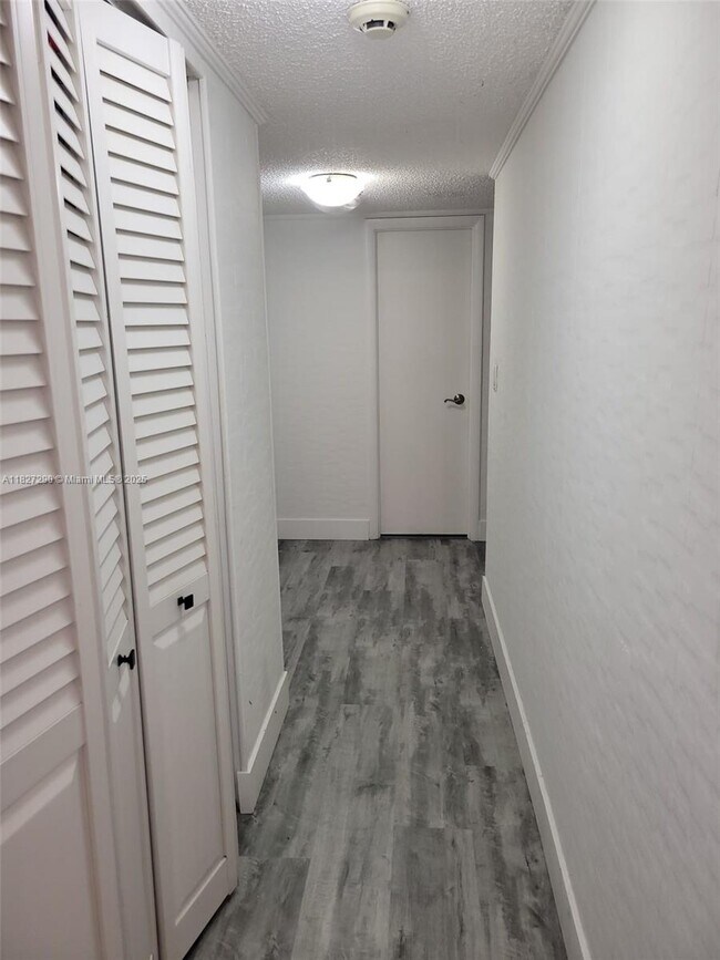 Building Photo - 20350 W Country Club Dr