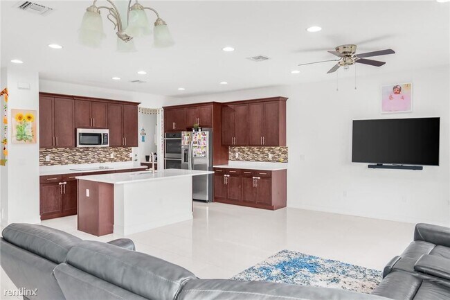 Building Photo - 3 br, 2.5 bath Townhome - 10015 Akenside Dr