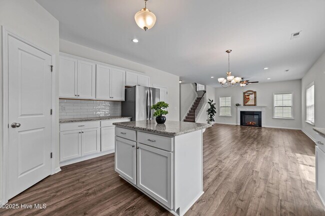 Building Photo - 828 Knoll Cir