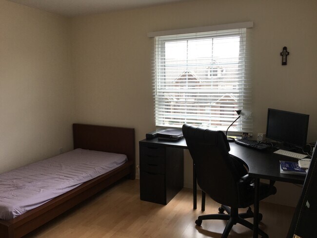 Building Photo - 2912 Signature Blvd