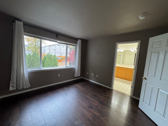 Building Photo - Gated 2 beds 2.5 baths townhome in Ashburn...