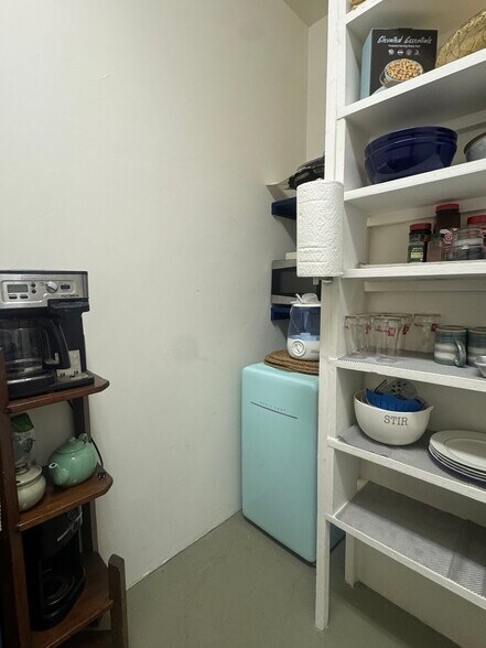 Building Photo - 15935 Mary Cir