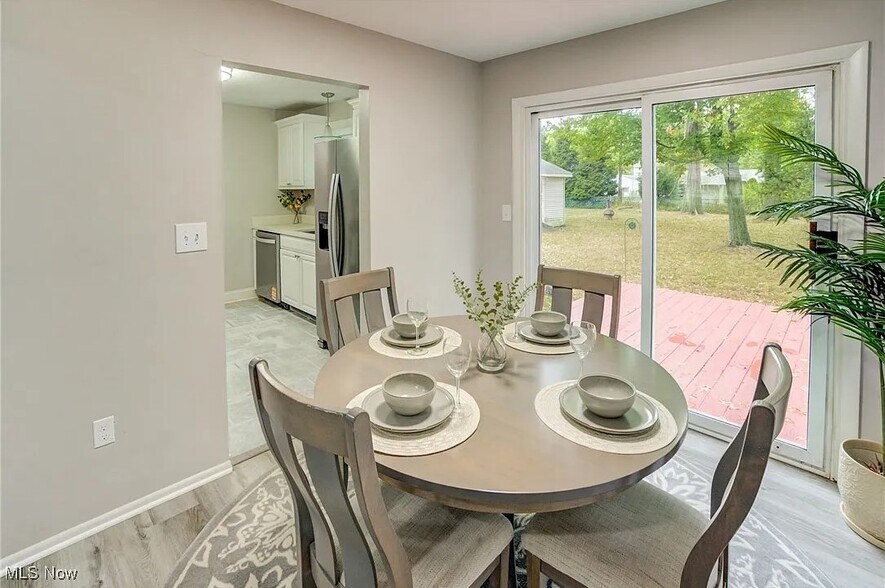 Building Photo - 38109 Poplar Dr