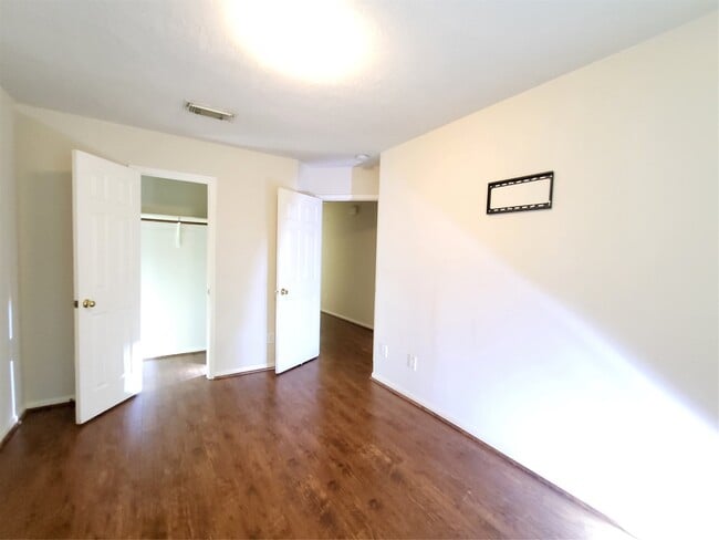 Building Photo - 14034 Maximos Dr