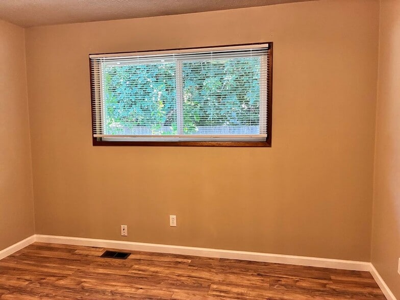 Building Photo - 4122-4130 SE Howe St