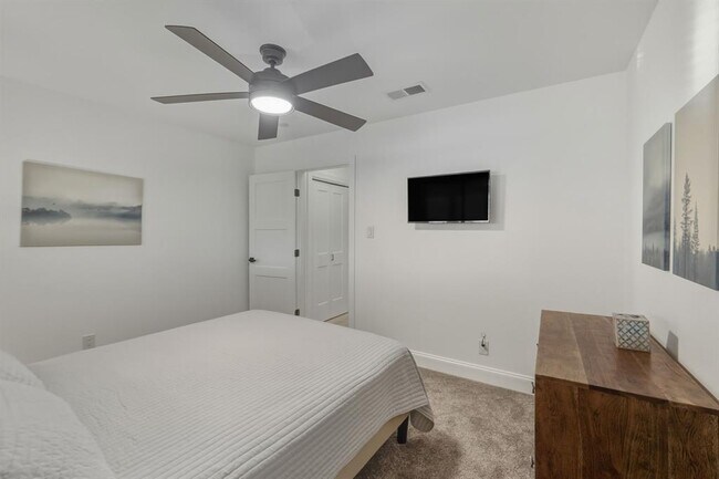 Building Photo - 2107 Lewood Cir