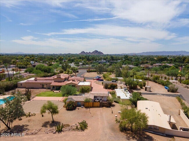 Building Photo - 5702 E Camelback Rd