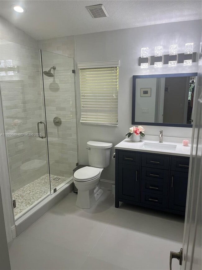 Building Photo - 123 Victorian Ln