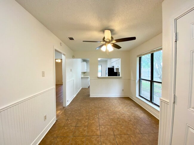 Building Photo - Generously sized 3-bedroom, 2-bath duplex ...