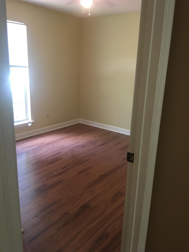 Building Photo - 8457 Battle Forest Dr