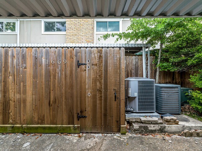 Building Photo - 1669 W Sam Houston Pkwy S