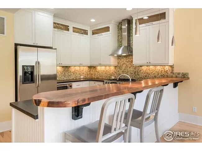 Building Photo - Charming Craftsman Gem Near McKinley Park