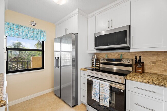 Building Photo - 7380 S Ocean Dr
