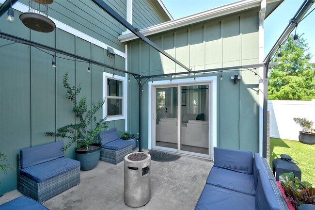 Building Photo - 7706 Mandela Bend