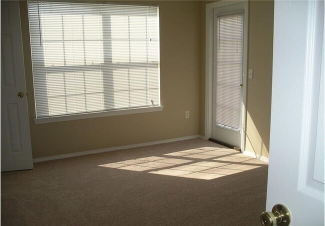 Building Photo - 10 Ashleigh Ln