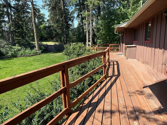 Building Photo - Charming Whitefish Home