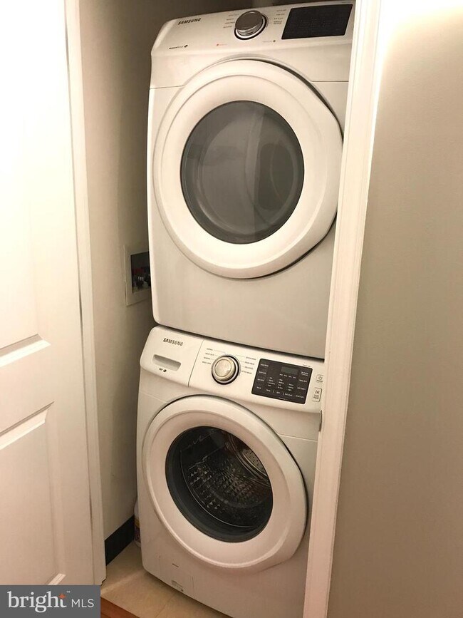 Building Photo - 7915 Eastern Ave NW