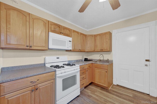 Building Photo - 11 Zimmer Ave