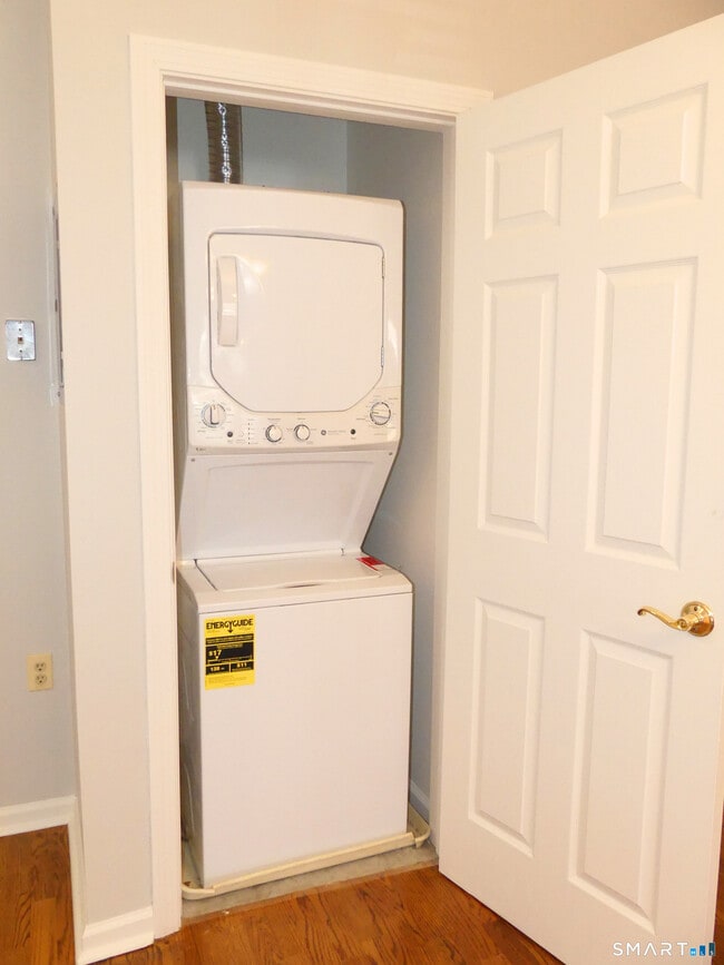 Building Photo - 105 Richards Ave