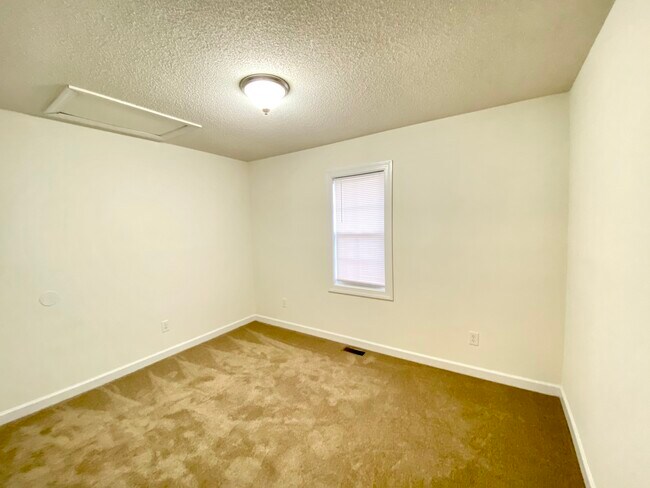 unit B - 4119 Juniper Ln NW