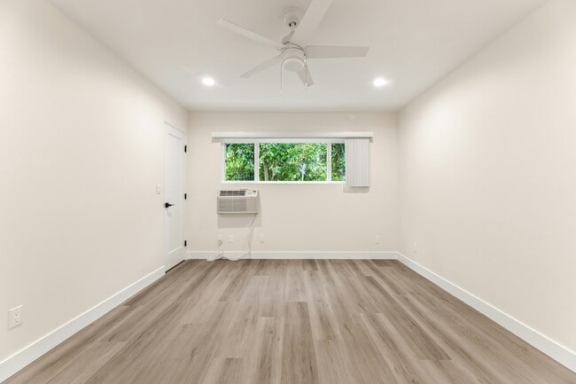 Building Photo - 5409 Radford Ave