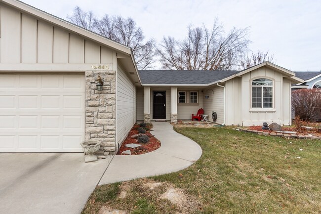 Building Photo - Modern and Updated 3bd/2b Home for Rent in...