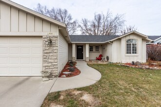 Building Photo - Modern and Updated 3bd/2b Home for Rent in...