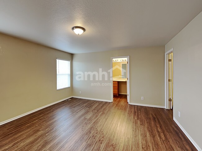 Building Photo - 5554 N Lewiston St