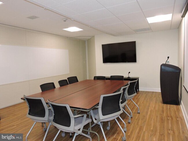 Building Photo - 1420 Locust St