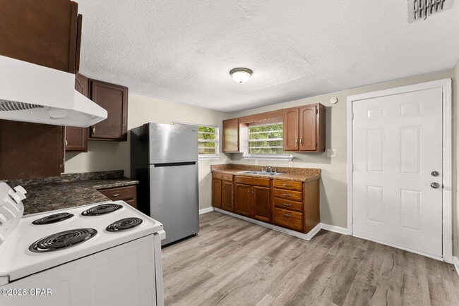 Building Photo - 119 College Ave