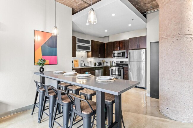 Building Photo - 606 N Washington Ave