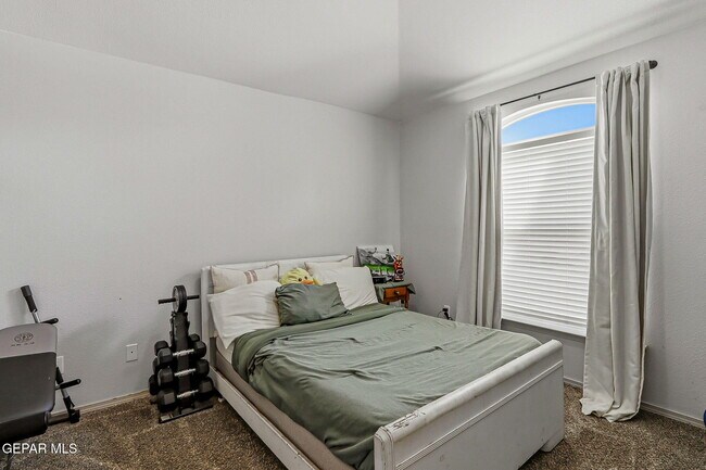 Building Photo - 14905 Tierra Escape Ave