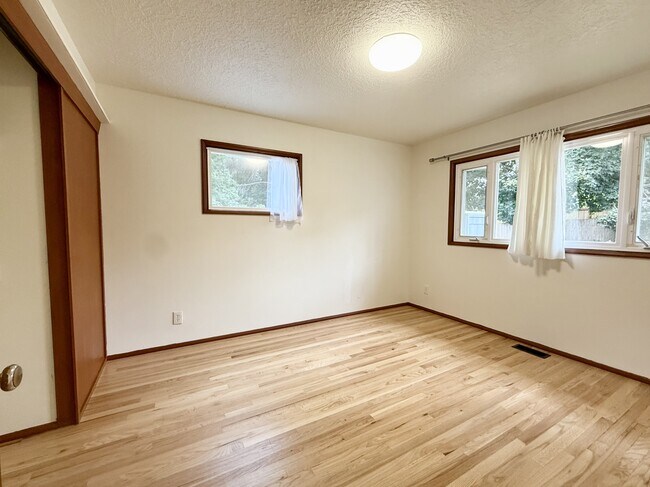 Primary Photo - 4751 SW 53rd Ave