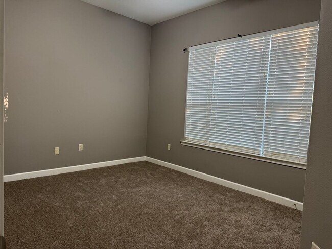 Building Photo - 3200 Mossy Creek Dr