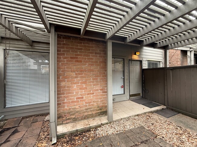 Building Photo - 1629 S Kirkwood Rd