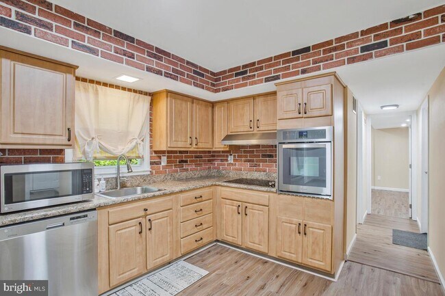 Building Photo - 9123 Old Burton Cir